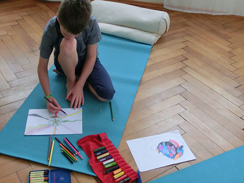 Sich ausdrücken durch malen FAMILIENyoga_malen